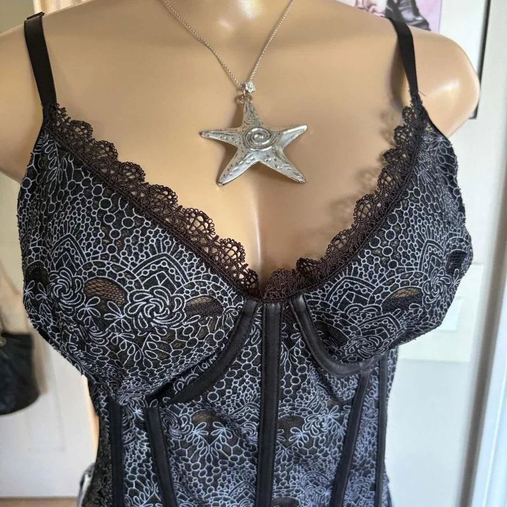 00s black floral lace bustier corset top (size L)